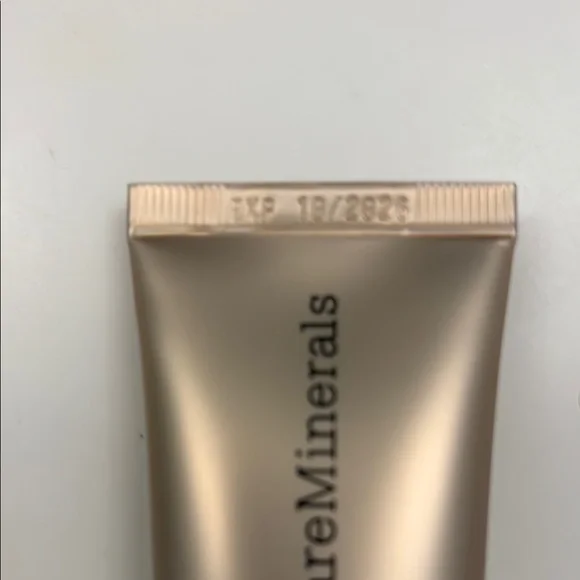 bareMinerals Complexion Rescue tinted moisturizer - Picture 3 of 3